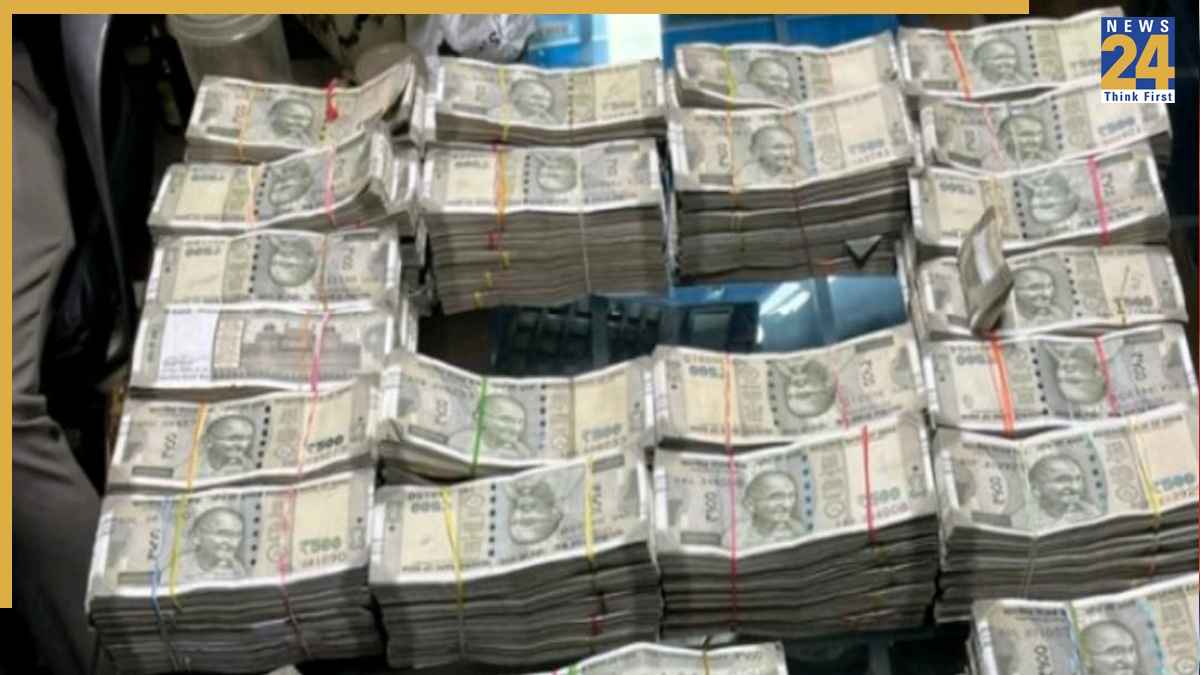 ED की ISIS मॉड्यूल से जुड़े 40 ठिकानों पर छापा, सोना-जेवरात समेत ₹9 करोड़ से ज्यादा की नकदी जब्त