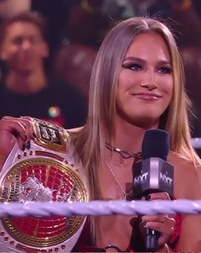 WWE (1) Beautiful Stars Champion Currently-1-2-3-4-5