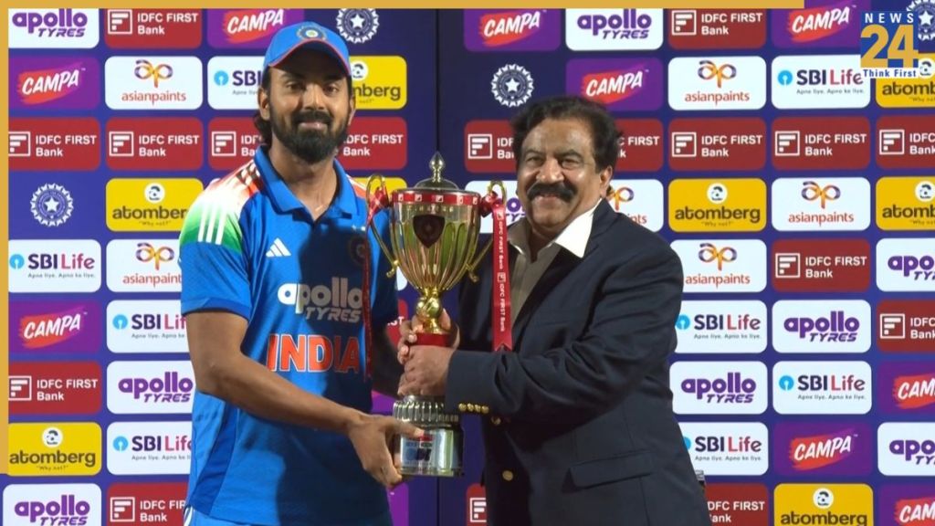 KL Rahul Gave Trophy Yashasvi Jaiswal