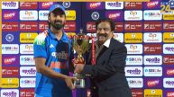 KL Rahul Gave Trophy Yashasvi Jaiswal