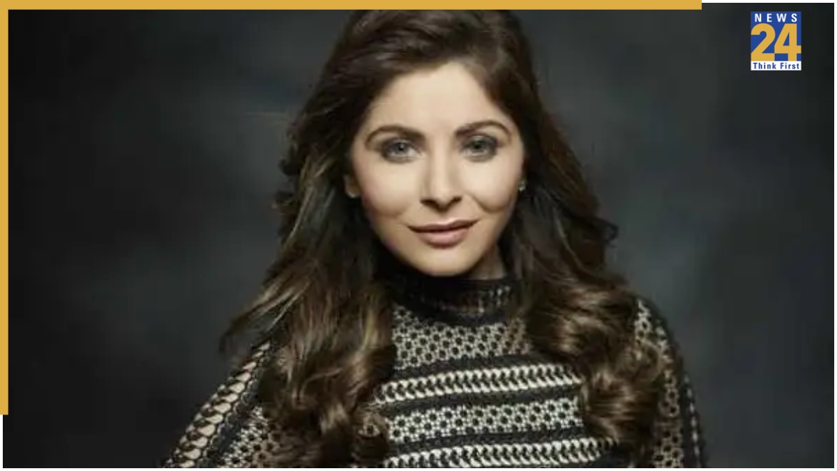 Kanika Kapoor के साथ स्टेज पर क्या हुआ? वीडियो आते ही इंटरनेट पर हो गया वायरल