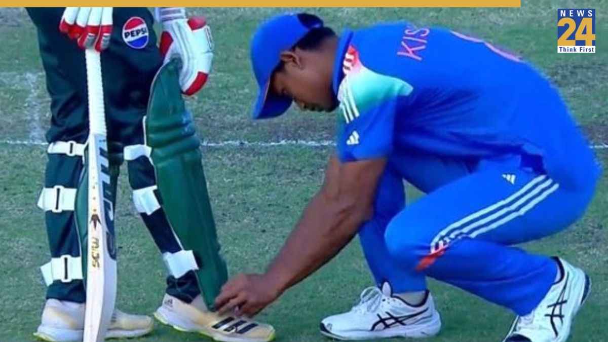U19 Asia Cup: भारतीय क्रिकेटर किशन कुमार सिंह ने बांधा पाकिस्तानी खिलाड़ी के जूते का फीता, वीडियो वायरल