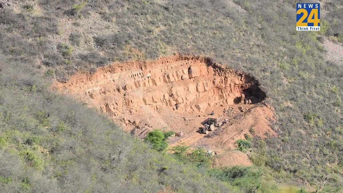 Mining in Aravali (1)