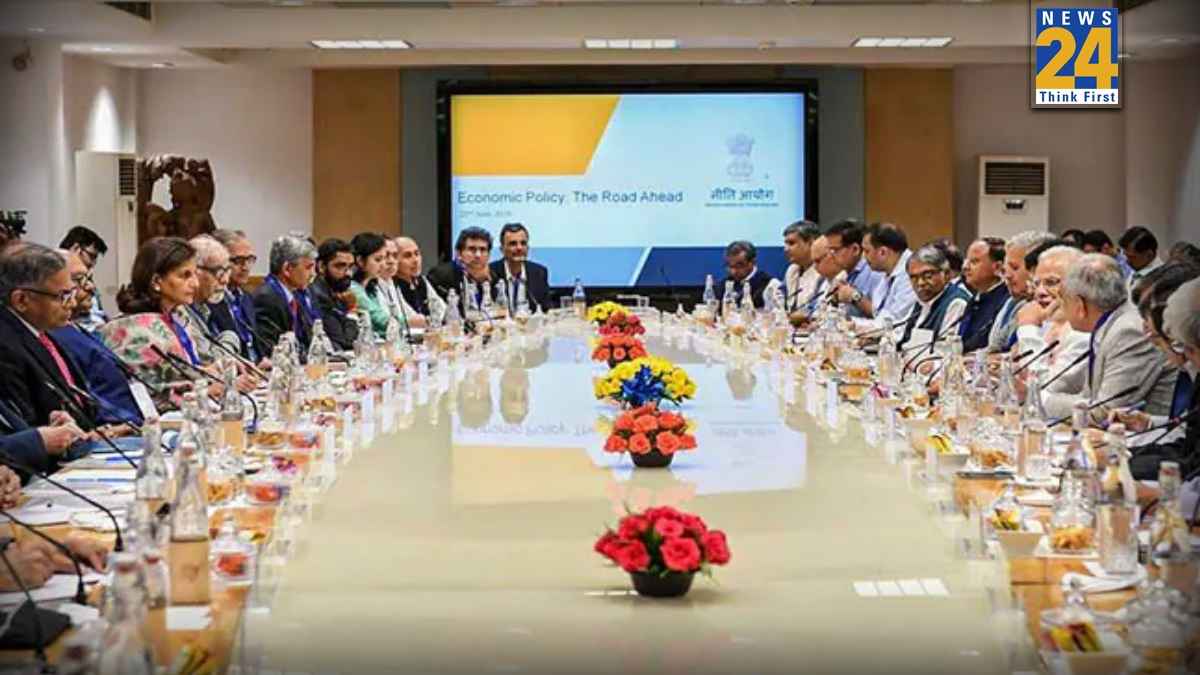 PM modi meet leading economists
