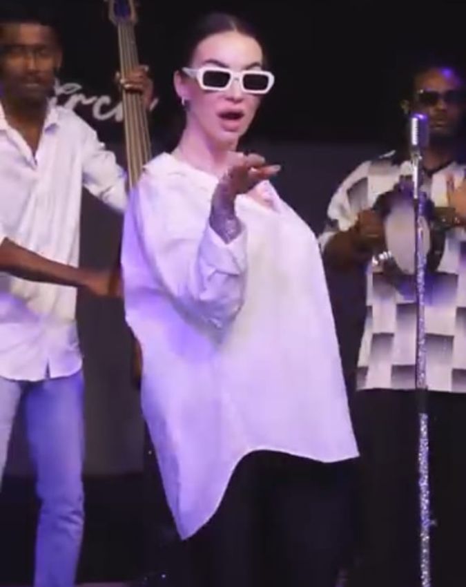 कौन है बेली डांसर क्रिस्टिना शेख?-1-2-3-4-5-6-7