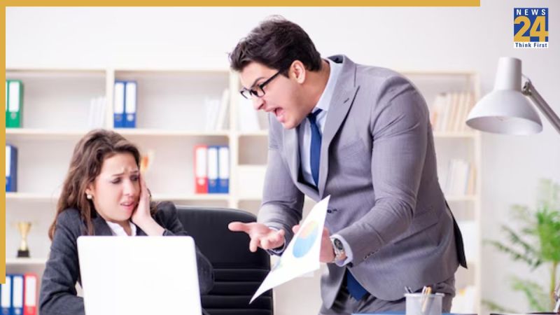 स्पेन की महिला का समय से पहले ऑफिस पहुंचना पड़ा महंगा. Image Source Freepik Spain viral news