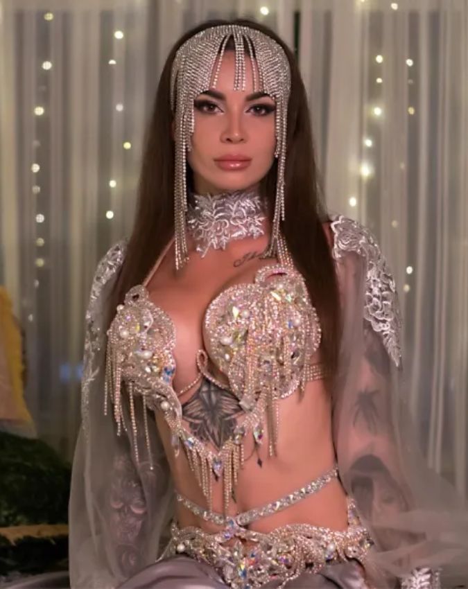 कौन है बेली डांसर क्रिस्टिना शेख?-1-2