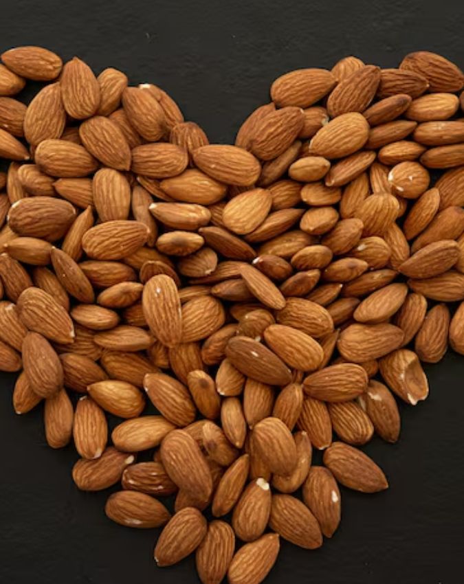 क्या आप भी छिलका हटाकर खाते हैं बादाम? जान लीजिए सच्चाई . Image Source Freepik -1-2-3