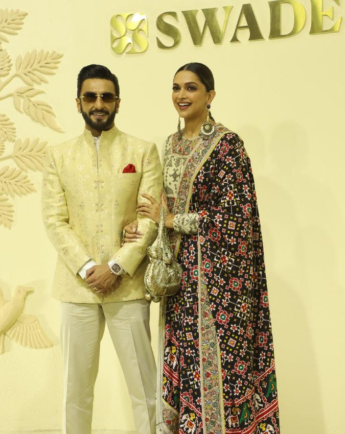 Bollywood Celebs Attend Nita Ambani Swadesh Event Bollywood Celebs Attend Nita Ambani Swadesh Event-1-2-3-4-5-6-7-8