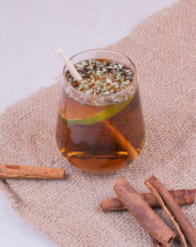 सुबह खाली पेट पिएं दालचीनी का पानी . Image Source Freepik Cinnamon water benefits-1-2-3-4-5