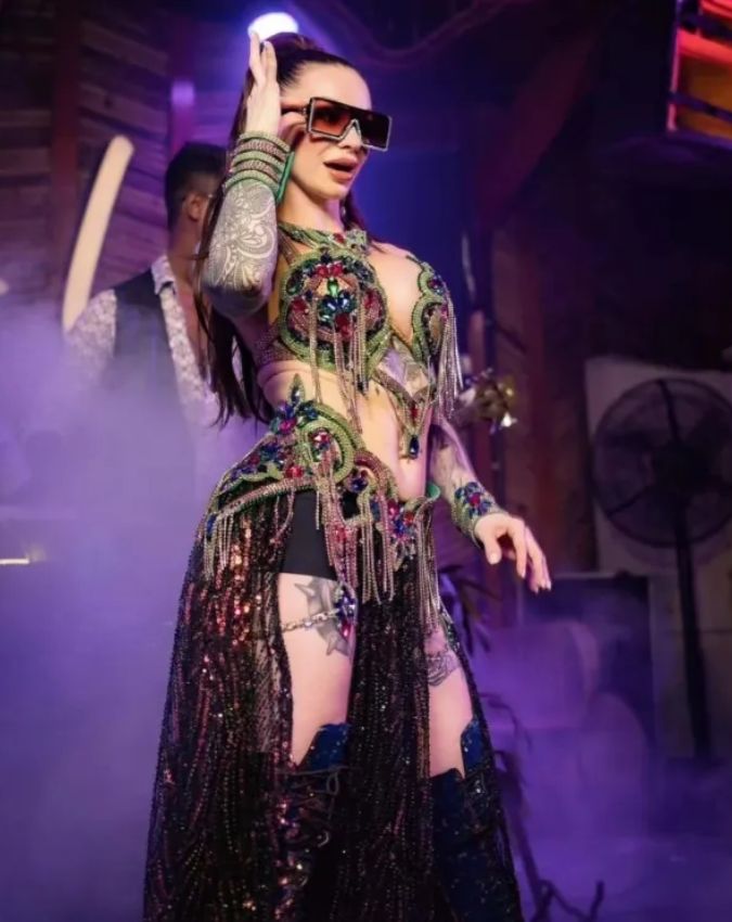 कौन है बेली डांसर क्रिस्टिना शेख?-1-2-3-4