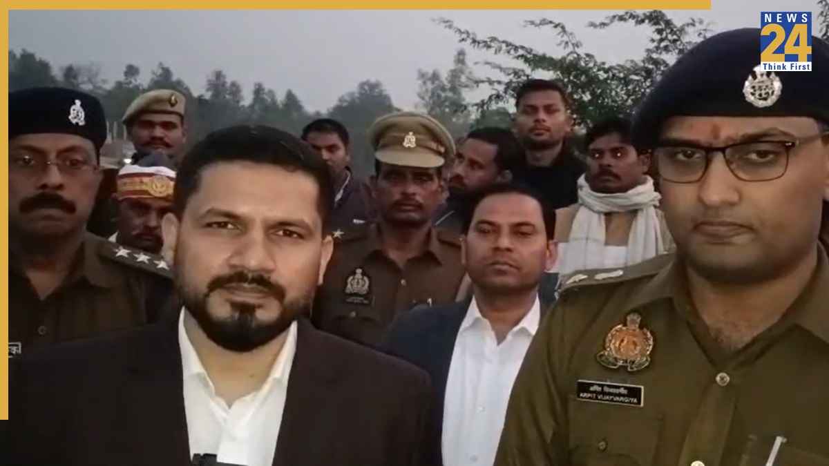 पूर्वांचल एक्सप्रेसवे पर भीषण हादसा, वैगनआर से भिड़ी ब्रेजा महिला समेत पांच लोगों की मौत