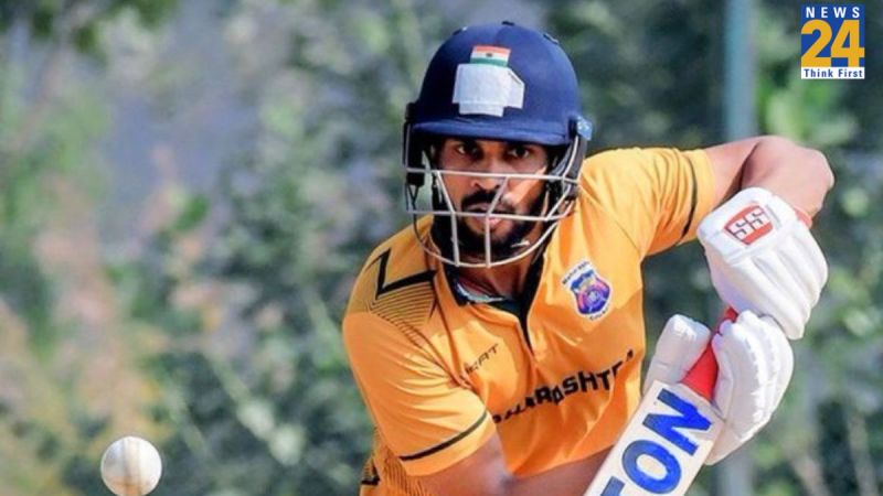 ऋतुराज गायकवाड़ बल्लेबाजी करते हुए