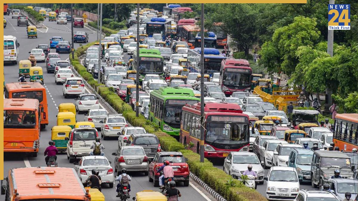 Delhi Traffic Advisory: द‍िल्‍ली में इन रूट्स पर जाने से बचें, फंस सकते हैं जाम में; पढ़ें ट्रैफिक एडवायजरी