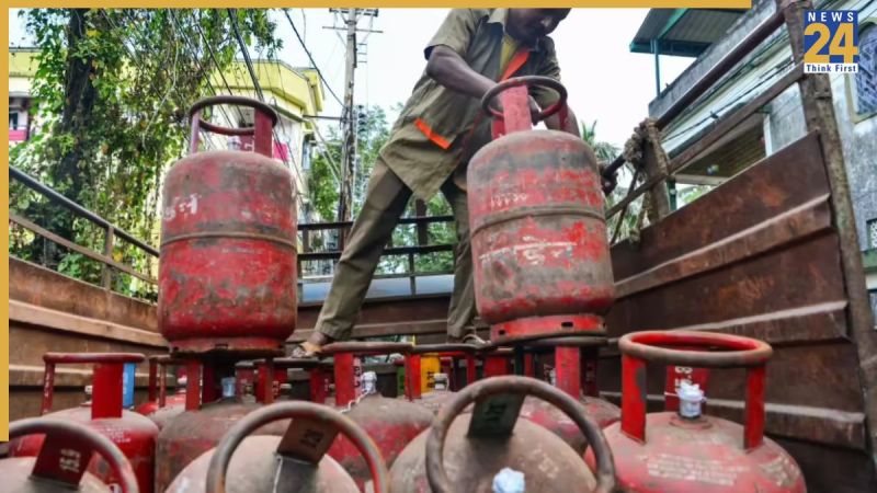lpg price cut 1 jan 2026