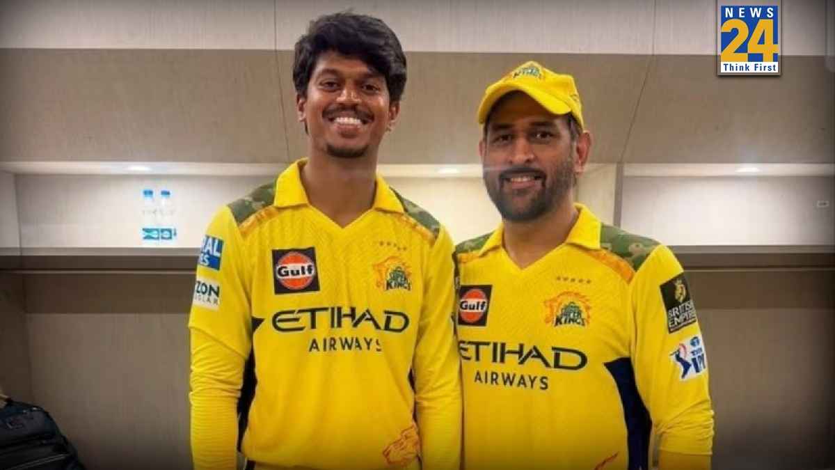 ramakrishna ghosh with MS Dhoni