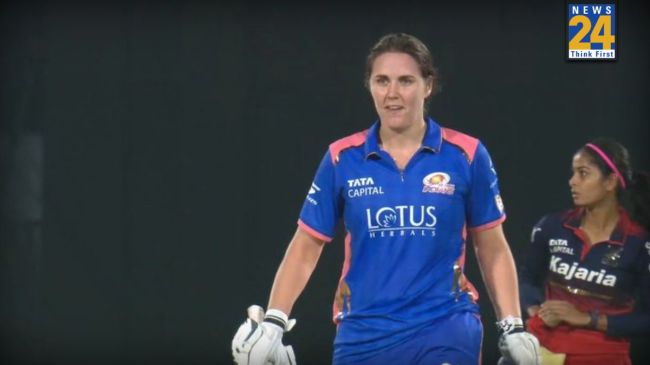 WPL इतिहास का पहला शतक लगाते हुए नैट साइवर ब्रंट