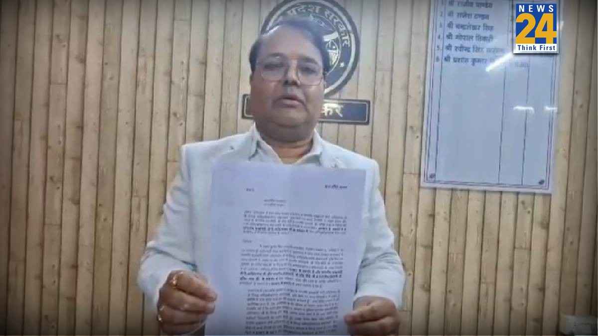 UP में ‘रिजाइन वॉर’, सिटी मजिस्ट्रेट के बाद अब GST डिप्टी कमिश्नर का इस्तीफा, किया सीएम योगी का समर्थन