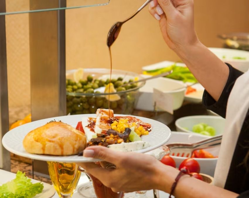 What Do Hotels Do With Leftover Food-1-2