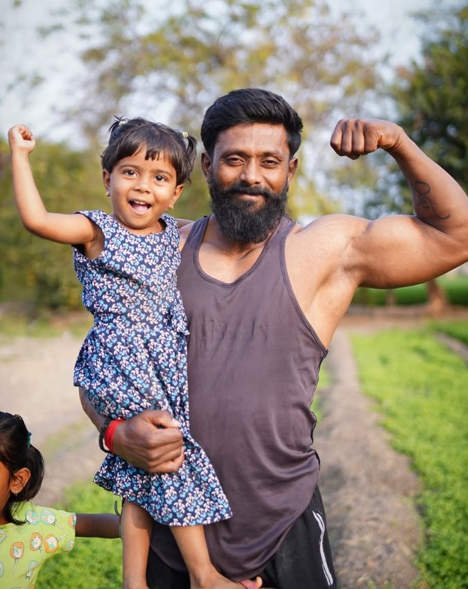 Who Is Roshan Bhajankar, Roshan Bhajankar Daily Wage Labour Who Is Roshan Bhajankar, Roshan Bhajankar Daily Wage Labour-1-2-3-4-5-6-7-8