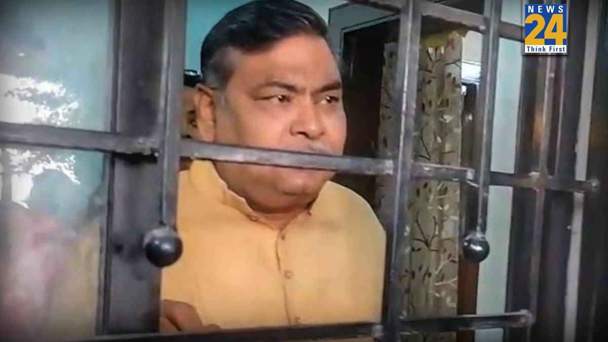 BJP वर्कर्स का हाई वोल्टेज ड्रामा, नागपुर में चुनाव नामांकन वापस लेने जा रहे उम्मीदवार को घर में किया बंद