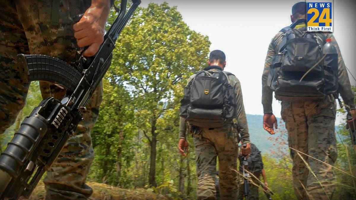 छत्तीसगढ़ में 12 नक्सली ढेर, सुकमा में सर्च ऑपरेशन के दौरान हुई मुठभेड़, AK-47 समेत कई हथियार बरामद