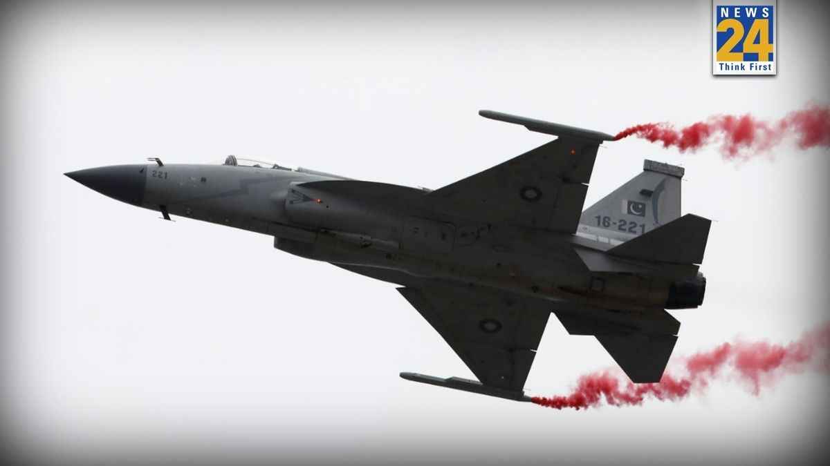 भारत ने 'ऑपरेशन सिंदूर' में गिराए थे जो लड़ाकू विमान JF-17, पाकिस्तान उन्हीं को 'सुपरहिट' बताकर दुनिया को ठगने की तैयारी में