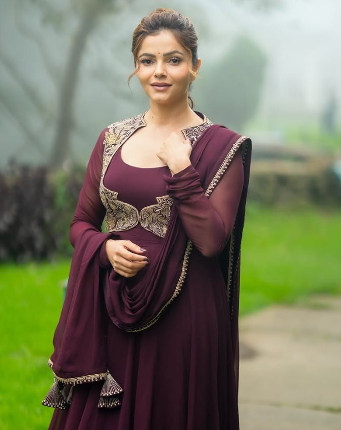 Rubina Dilaik Flaunts her Sizzling Look-1-2-3-4-5-6-7