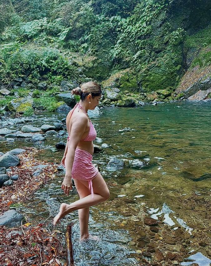 Rubina Dilaik Flaunts her Sizzling Look-1-2