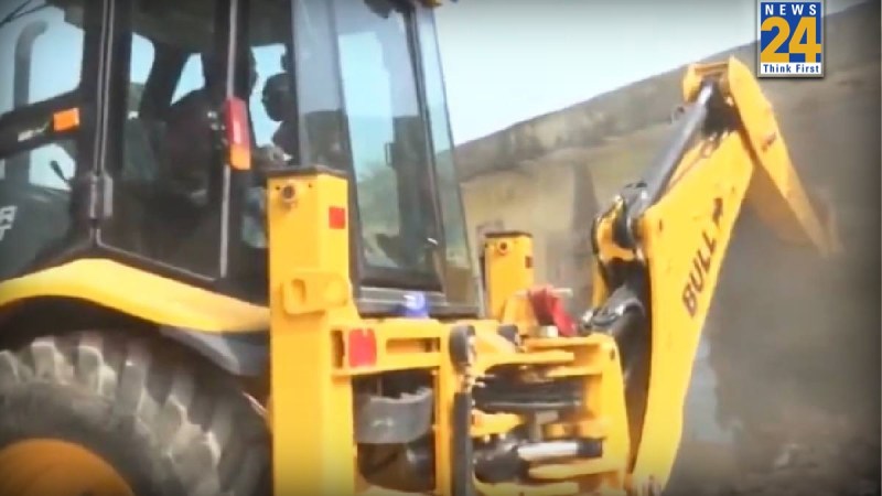 Sambhal bulldozer operation