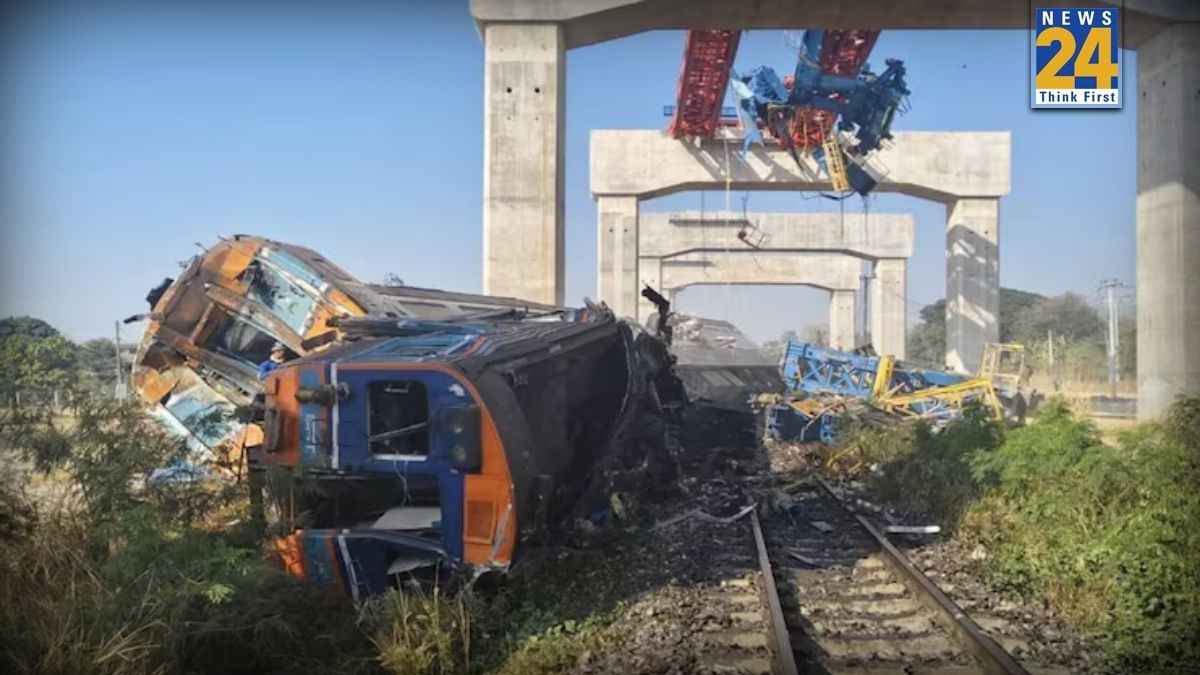 नीचे से जा रही थी ट्रेन, ऊपर से गिर गई विशालकाय क्रेन, थाईलैंड में 22 की मौत