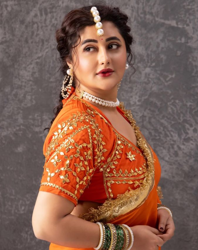 Rashami Desai opens up On Love Life-1-2-3-4-5-6-7