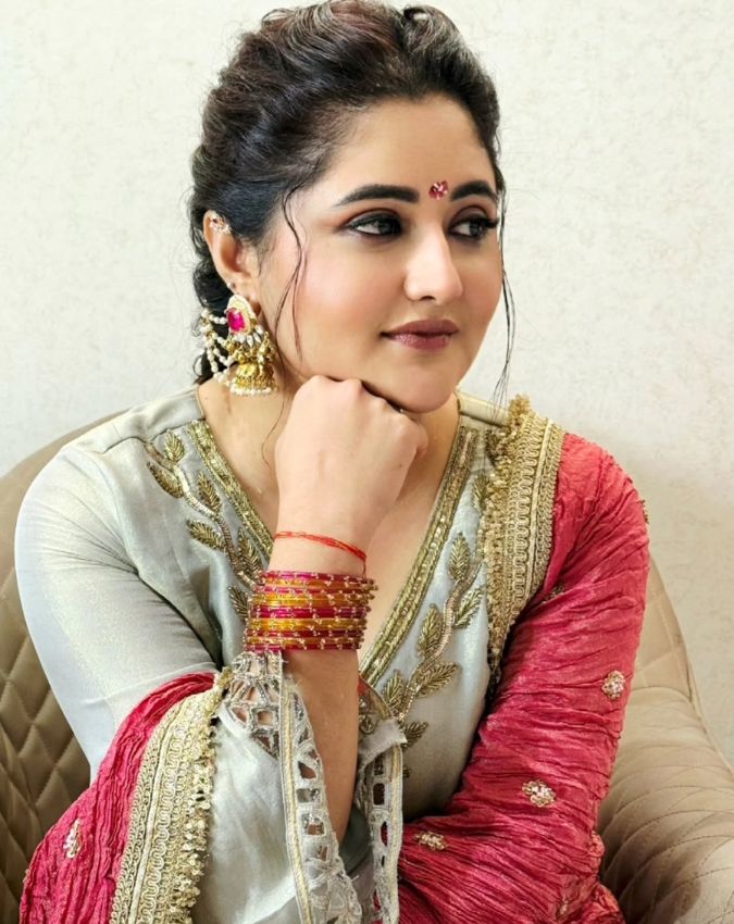 Rashami Desai opens up On Love Life-1-2-3-4-5-6-7-8