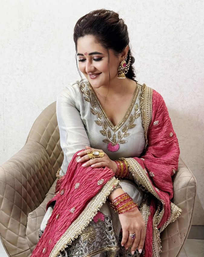 Rashami Desai opens up On Love Life Rashami Desai opens up On Love Life-1-2-3-4-5-6-7-8-9