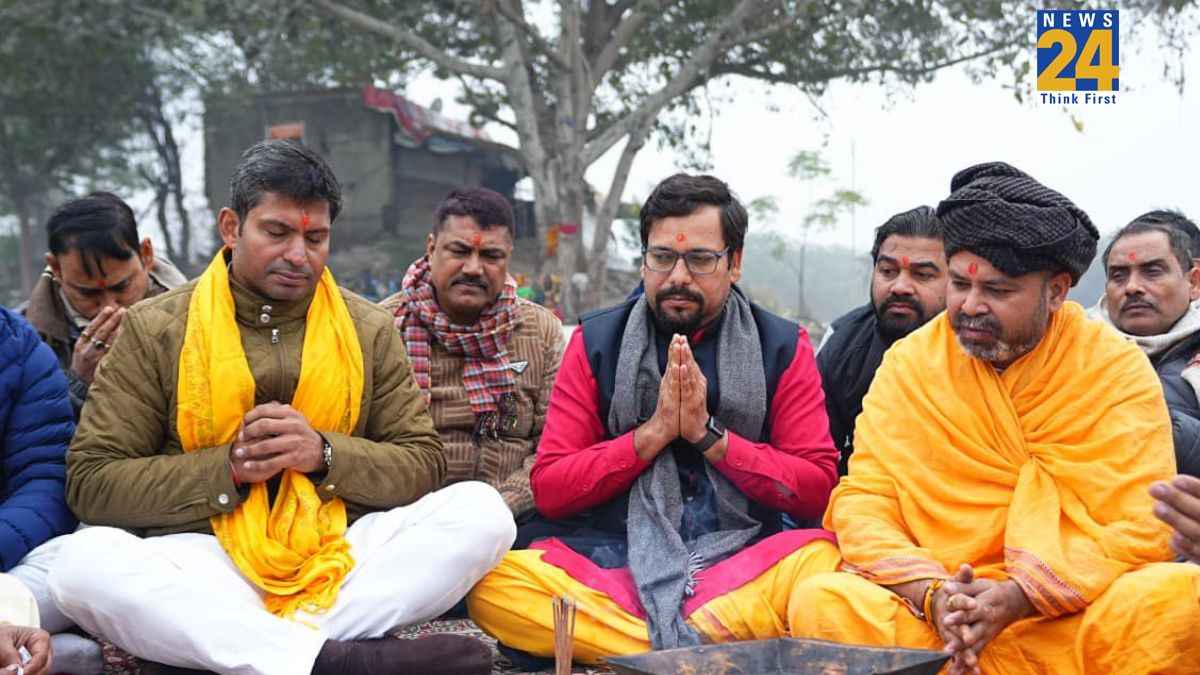 भाजपा सरकार ने दिल्ली के पूर्वांचली समाज से झूठ बोलकर सीवर के पानी से छठी मैया और सूर्य भगवान को अर्घ्य दिलवाने का पाप किया- सौरभ भारद्वाज