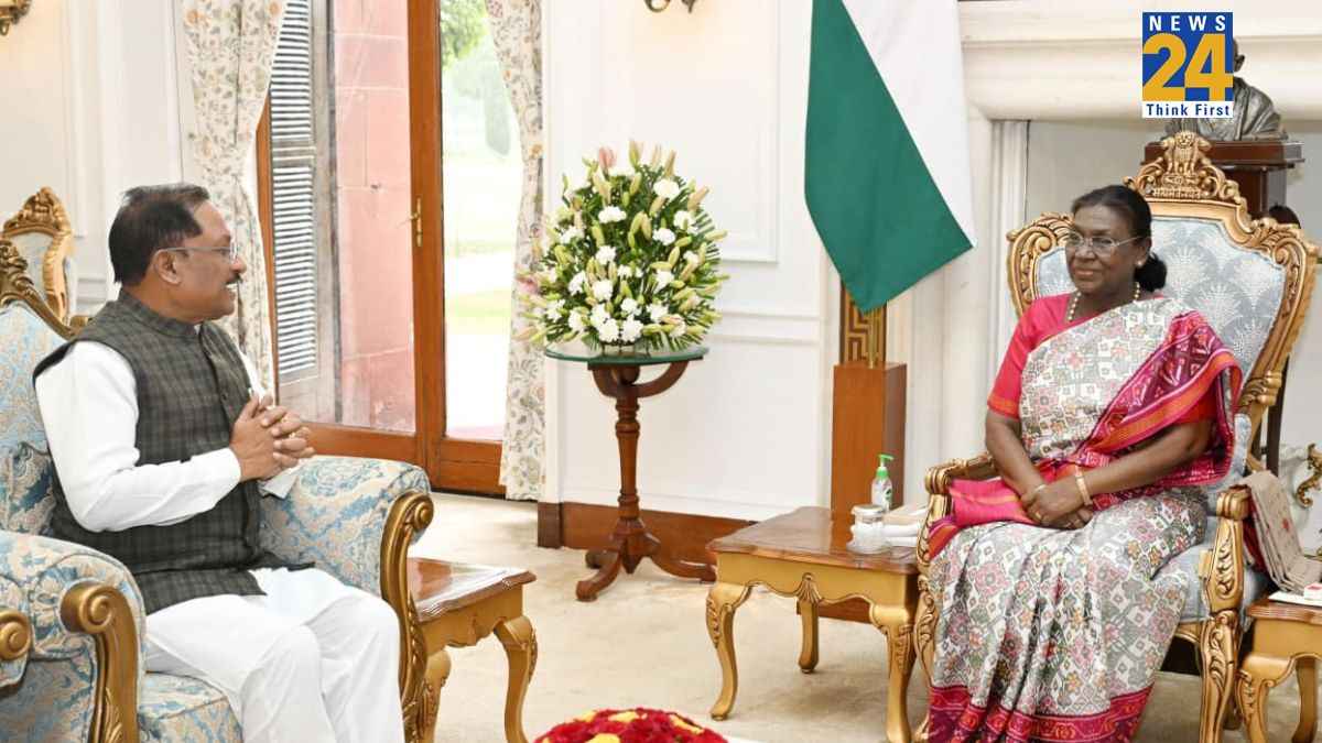 मुख्यमंत्री विष्णुदेव साय ने राष्ट्रपति द्रौपदी मुर्मु से की सौजन्य मुलाकात, ‘बस्तर पंडुम 2026’ में किया आमंत्रित
