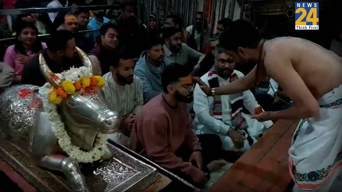 इंदौर वनडे से पहले बाबा महाकाल की शरण में टीम इंडिया, विराट कोहली ने भस्म आरती में टेका माथा