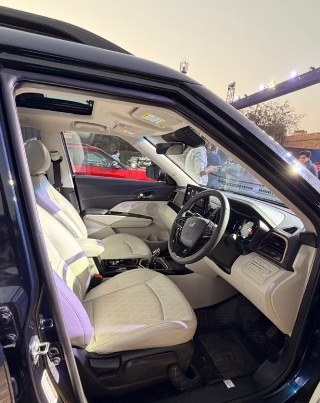 Mahindra XUV 3XO EV-1-2-3