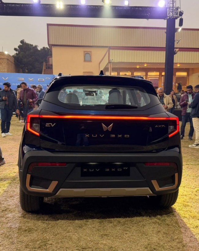 Mahindra XUV 3XO EV-1-2