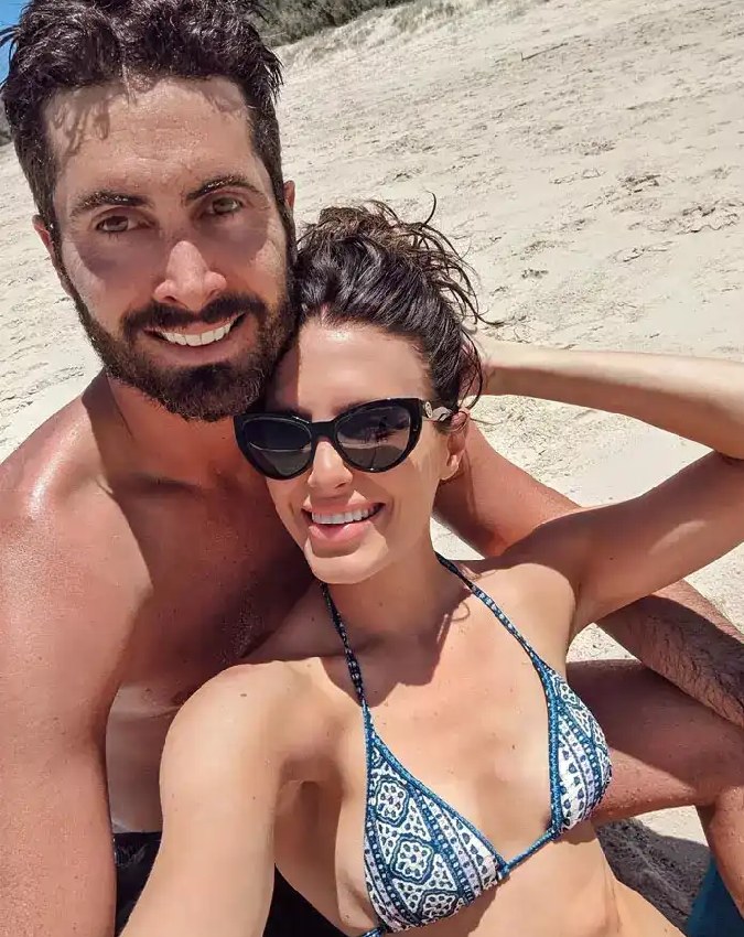 travis head wife jessica davies-1-2-3-4-5-6