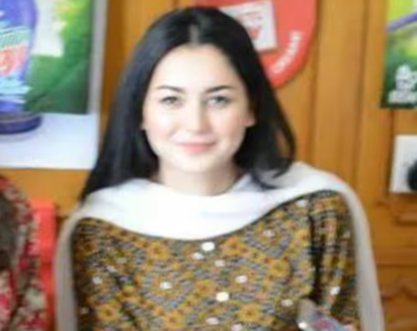 hania amir-1-2-3-4