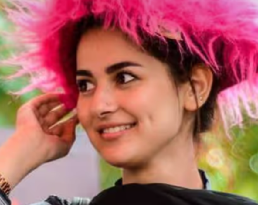 hania amir-1-2-3-4-5