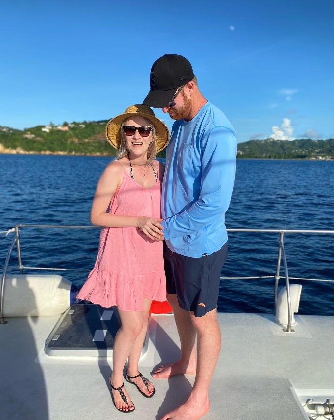 travis head wife jessica davies-1-2-3