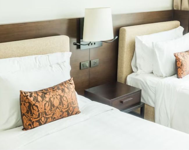 Why Is There No Clock In Hotels (2)-1-2