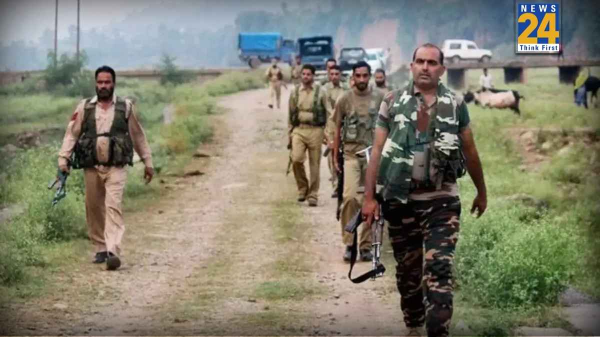 जम्मू-कश्मीर में आतंकवाद विरोधी अभियान, 200 से ज्यादा J&amp;K सरकारी कर्मचारी रडार पर