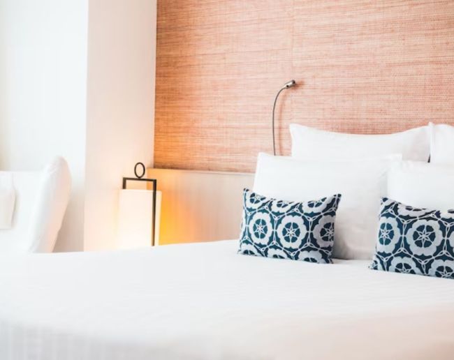 Why Is There No Clock In Hotels (2)-1-2-3