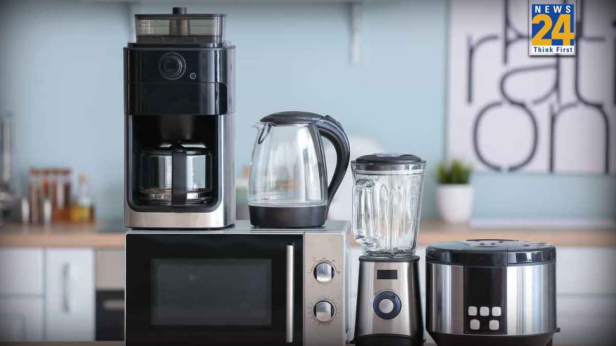Kitchen Vastu Tips: किचन में माइक्रोवेव, मिक्सर और टोस्टर की गलत दिशा बना सकती है तंगहाल, जानिए रखने की सही जगह
