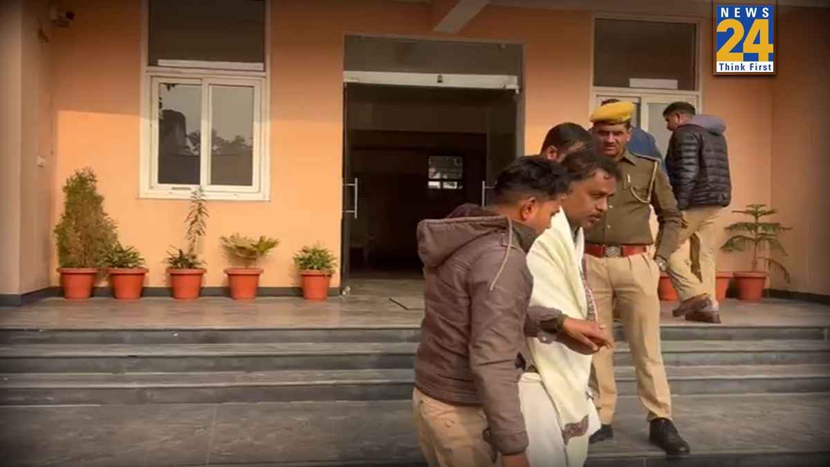 5 हजार में डिग्री, 100 से ज्यादा कोर्स, फर्जी नेटवर्क चलाने वाली प्राइवेट यूनिवर्सिटी का डायरेक्टर गिरफ्तार