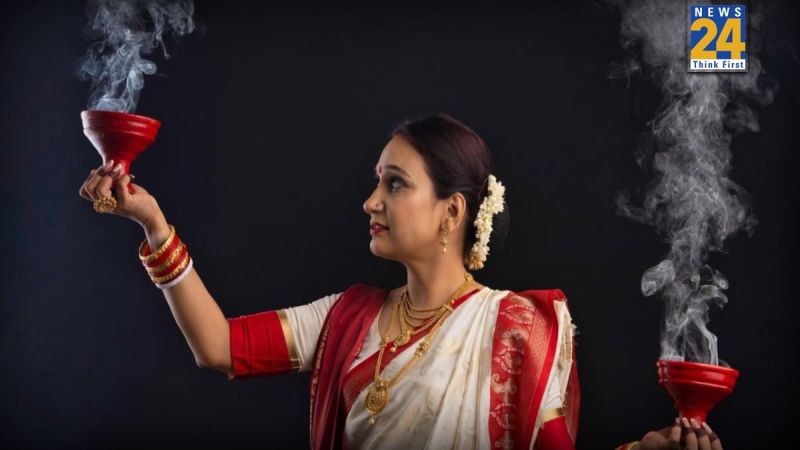 why bengali women wear red and white saree