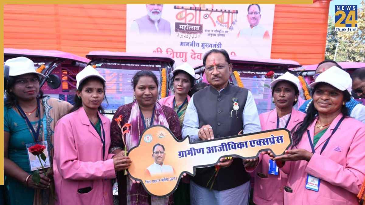 उज्ज्वला गैस, पिंक ई-रिक्शा और गार्बेज रिक्शा वितरण से आत्मनिर्भरता को मिला नया संबल